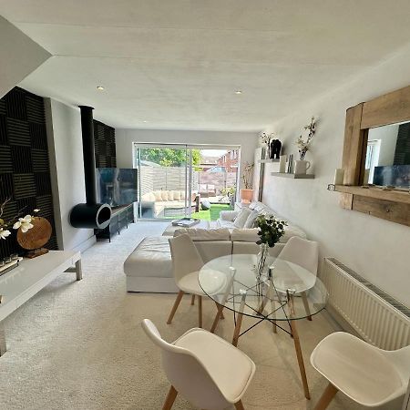 Fantastic 2-Bed House With Parking - Hosted By Hutch Lifestyle Villa Leamington Spa Exterior photo