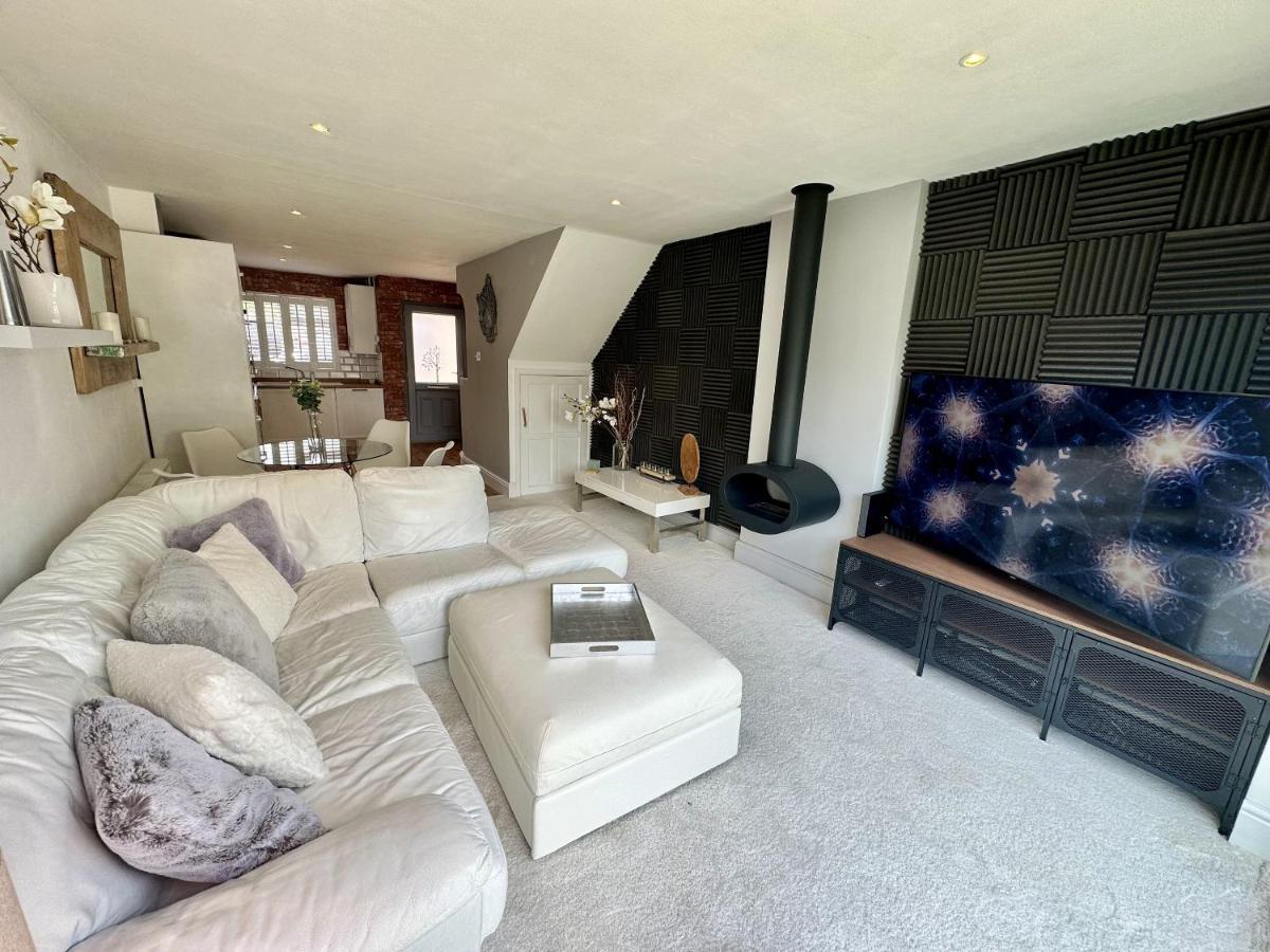 Fantastic 2-Bed House With Parking - Hosted By Hutch Lifestyle Villa Leamington Spa Exterior photo