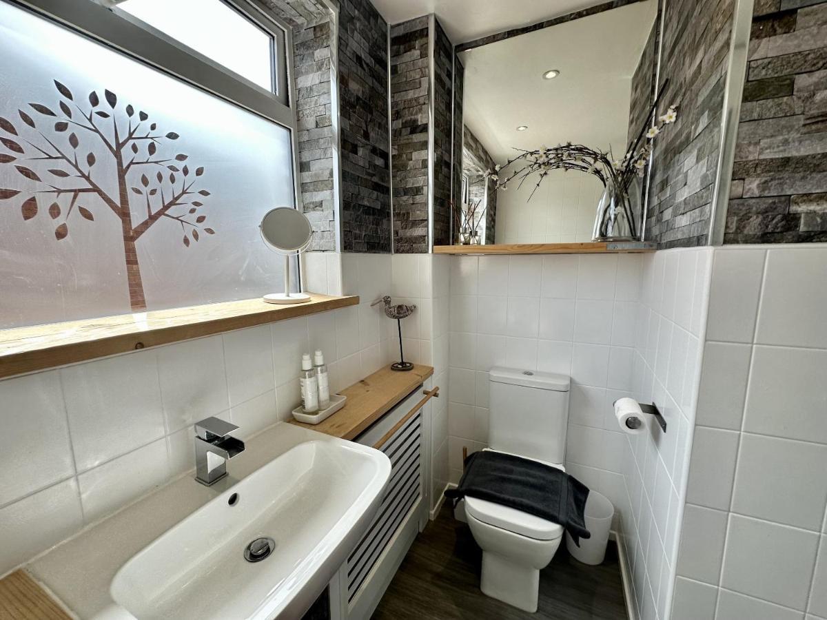 Fantastic 2-Bed House With Parking - Hosted By Hutch Lifestyle Villa Leamington Spa Exterior photo
