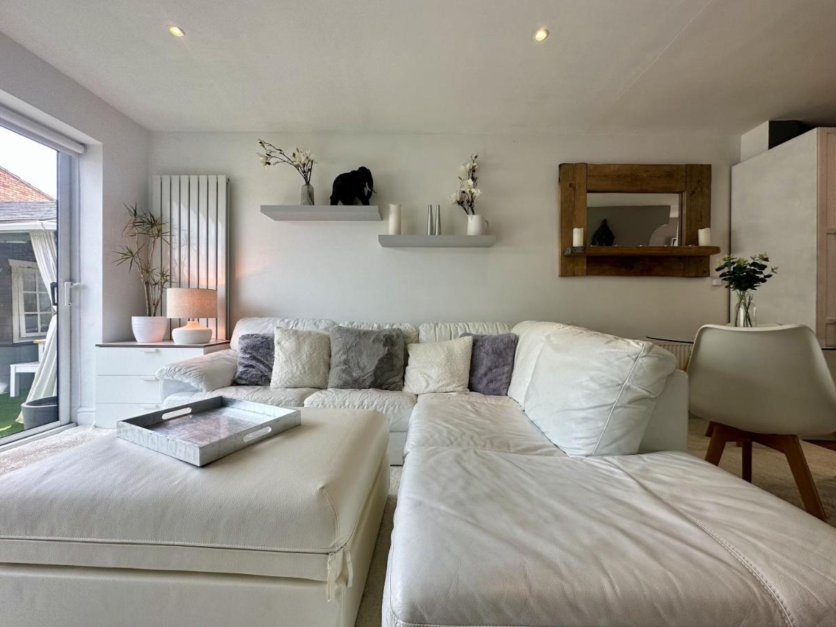 Fantastic 2-Bed House With Parking - Hosted By Hutch Lifestyle Villa Leamington Spa Exterior photo