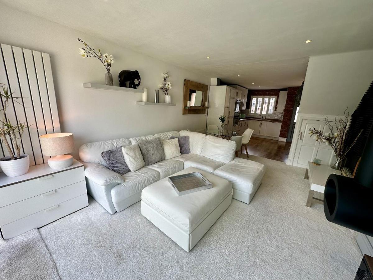 Fantastic 2-Bed House With Parking - Hosted By Hutch Lifestyle Villa Leamington Spa Exterior photo