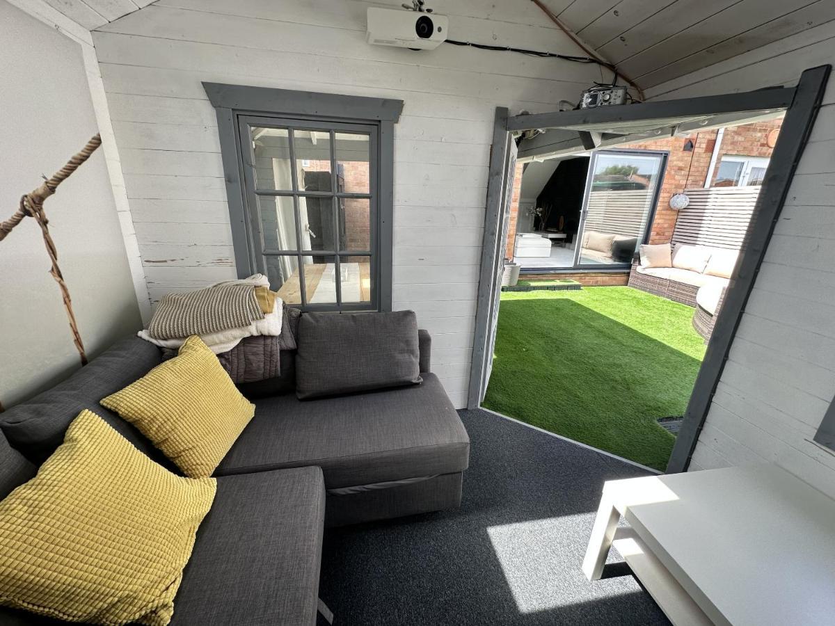 Fantastic 2-Bed House With Parking - Hosted By Hutch Lifestyle Villa Leamington Spa Exterior photo