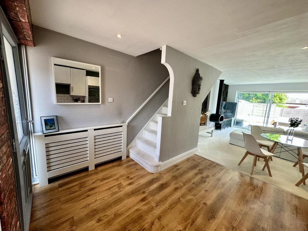 Fantastic 2-Bed House With Parking - Hosted By Hutch Lifestyle Villa Leamington Spa Exterior photo