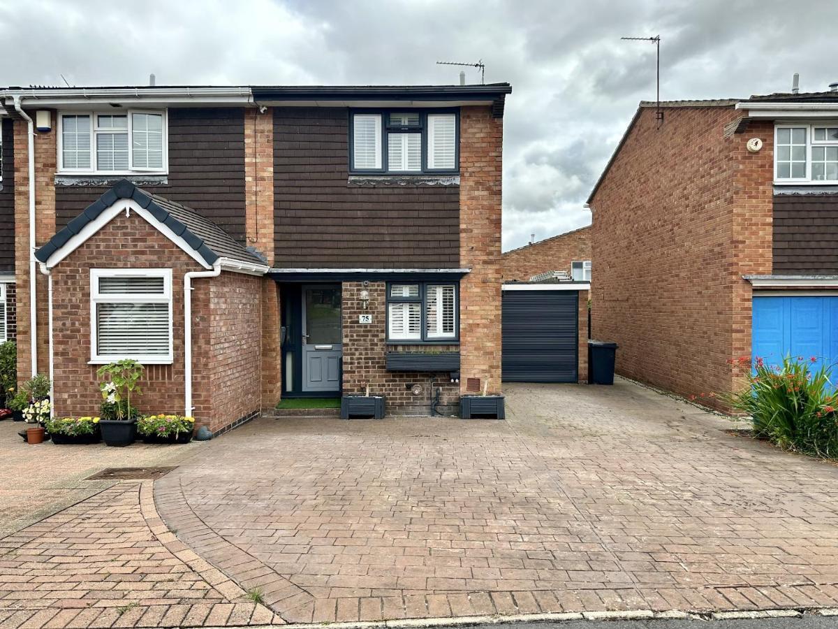 Fantastic 2-Bed House With Parking - Hosted By Hutch Lifestyle Villa Leamington Spa Exterior photo